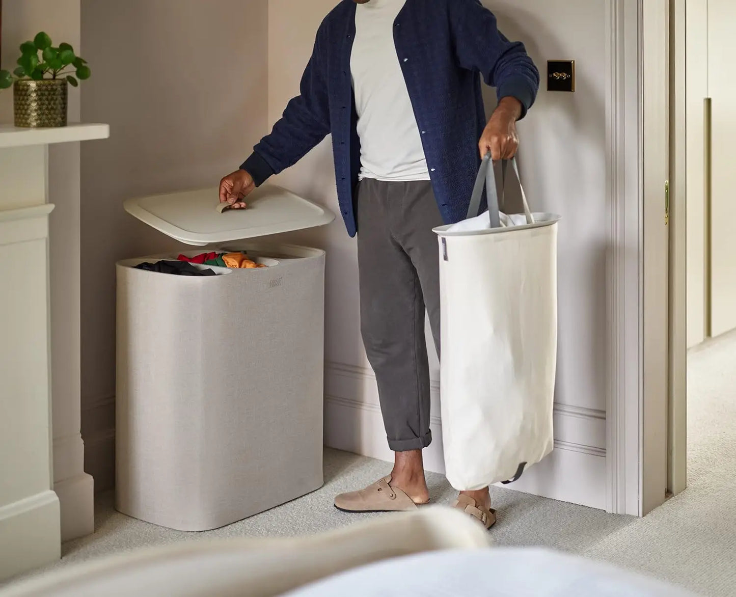 90-liter Laundry Hamper Basket with Lid